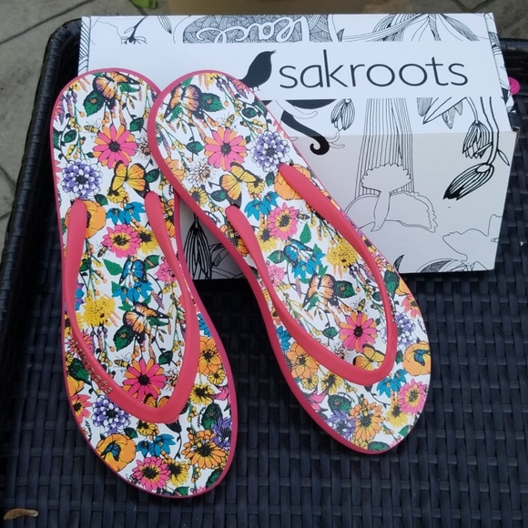The Sak Shoes - BRAND NEW!! sakroots Encore VLite Flip Flops